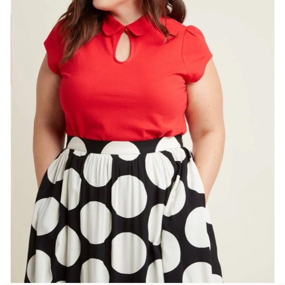 ModCloth | Red Collared Keyhole Short Sleeve Top - Picture 3 of 7
